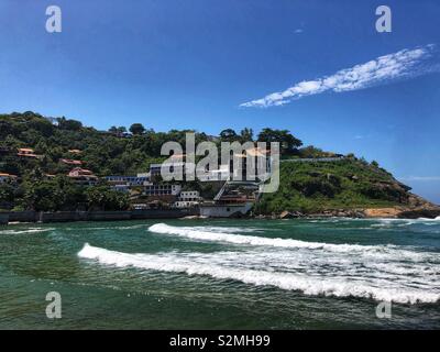 Dans la communauté de la plage Barra da Tijuca, Rio de Janeiro, Brésil. Banque D'Images