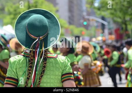 Des milliers de personnes ont participé à la parade de danse annuel sur Madison, Broadway, à New York le 18 mai 2019. Banque D'Images