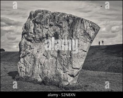 L'une des grandes pierres qui forme le cercle intérieur dans la SE du monument d'Avebury dans le Wiltshire, Angleterre. Cette pierre fait partie du plus grand cercle de pierre. © C.HOSKINS Banque D'Images