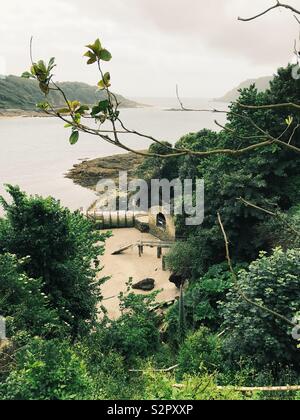 Regarder vers le bas sur une jetée et l'estuaire à Salcombe, Devon Banque D'Images