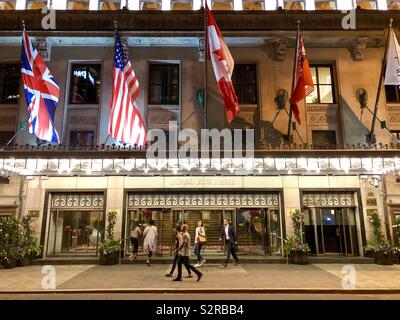 L'hôtel Fairmont Royal York Hotel, dans le centre-ville de Toronto est une destination de choix. C'est l'entrée principale sur la rue Front Ouest. Banque D'Images