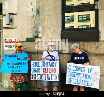 1 juillet 2019. La ville de New York. House Judiciary manifestants devant le bureau du président Jerry Nadler instamment que Nadler ouvrir une enquête d'impeachment contre Donald Trump. Banque D'Images