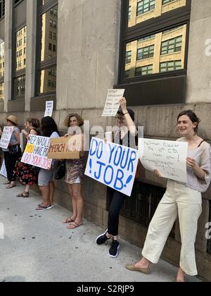 1 juillet 2019. La ville de New York. House Judiciary manifestants devant le bureau du président Jerry Nadler instamment que Nadler ouvrir une enquête d'impeachment contre Donald Trump. Banque D'Images