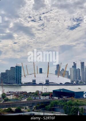 Greenwich, Royaume-Uni - 5 juillet 2019 : l'arène 02 vu de l'autre côté de la Tamise à Canning Town. Banque D'Images