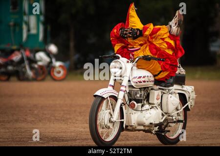 Joker de l'équipe de moto à l'école Sainik Kazhakootam Banque D'Images