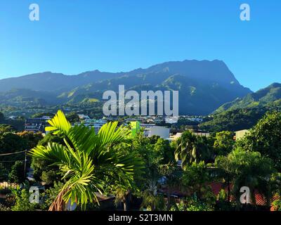 Tôt le matin, vue sur les montagnes, Papeete, Tahiti, Iles de la société, Polynésie Française Banque D'Images