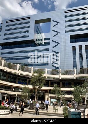 Londres, Royaume-Uni - 16 juillet 2019 : Broadgate Circle près de la gare de Liverpool Street dans le quartier financier de la ville. Banque D'Images