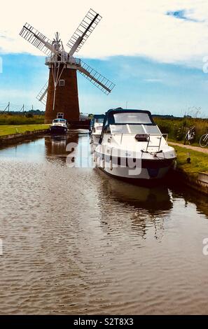 Pompe éolienne Horsey, Norfolk Broads, East Anglia, Angleterre. Banque D'Images