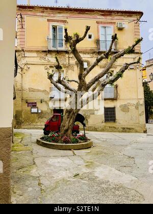 La place de la vieille ville de Tropea, Calabre, Italie du Sud, de l'Europe Banque D'Images