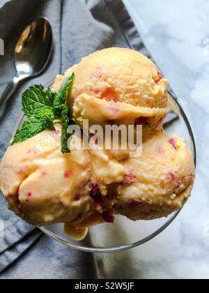 Peach Sorbet Framboise Banque D'Images