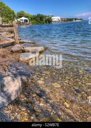 Bord de l'eau sur les rives du lac Ontario à Toronto. Banque D'Images