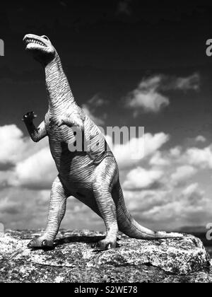 T-Rex debout sur un rocher Banque D'Images