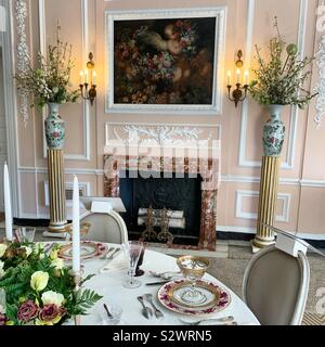 Salle à manger, à la montagne, le domaine conçu par l'auteur Edith Wharton, où elle et son mari Edward vivait 1902-1911, Lenox, Massachusetts, United States. Banque D'Images