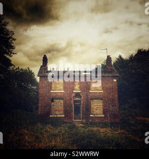 Maison de ferme à l'abandon dans Cheshire Uk Banque D'Images