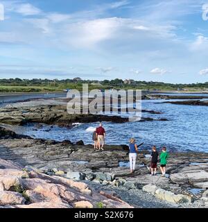 Les personnes bénéficiant de l'paysage près de Ocean Avenue, Newport, Rhode Island, United States Banque D'Images