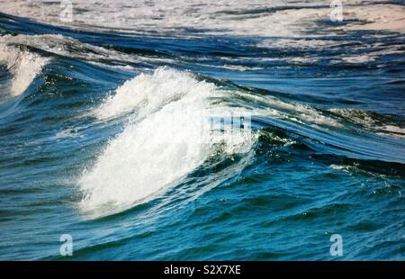 Mer Agitée au Apollo Bay, Victoria, Australie Banque D'Images