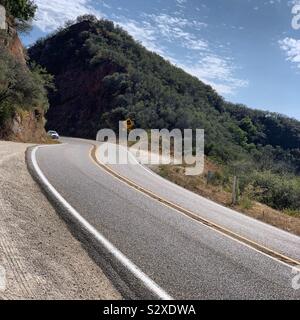 La State Route 154, également connue sous le nom de route du Col de San Marcos, California, United States Banque D'Images