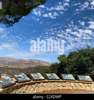 Un panorama, la State Route 154, également connu sous le nom de San Marcos Pass Road, Santa Ynez Valley, California, United States Banque D'Images