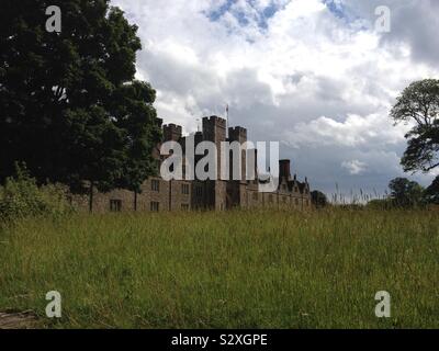 La façade avant de la maison à Knole à Sevenoaks Kent dans son parc Banque D'Images