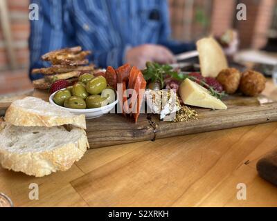 Fromage et Charcuterie Conseils d'une cuisine méditerranéenne Banque D'Images