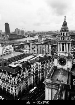 L'Oeil de Londres, de la Cathédrale St Paul, donnant sur la Tamise, Londres : 2019 Banque D'Images