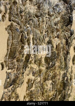 Close up of rock formations de textures et de motifs sur Beach en Californie Banque D'Images