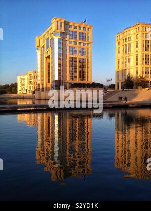 L'hôtel de région, les Berges du Lez, Montpellier France Banque D'Images