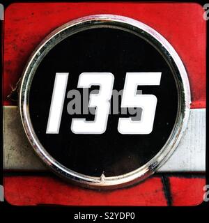 Tracteur Massey Ferguson 135 badge Vintage Banque D'Images