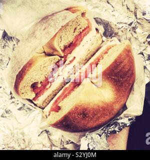 Saumon fumé et fromage à la crème bagel, New York City, États-Unis d'Amérique. Banque D'Images