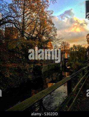 Vue de l'église Holy Trinity de Skipton Skipton Castle Woods Banque D'Images