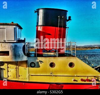 Sur un vieux Red Funnel puffer Banque D'Images