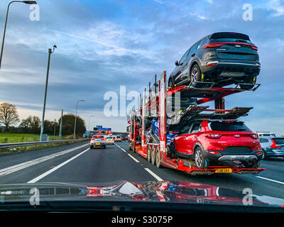 La congestion du trafic en heure de pointe sur l'autoroute M62 à la jonction 18 près de Manchester Banque D'Images