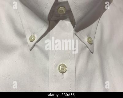 Col chemise boutonnée fantaisie fabriqué à partir des meilleurs matériaux avec les coutures plus fins Banque D'Images