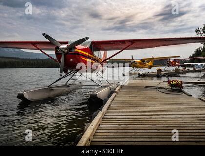 Un hydravion se trouve sur la station d'attendre le prochain vol Banque D'Images