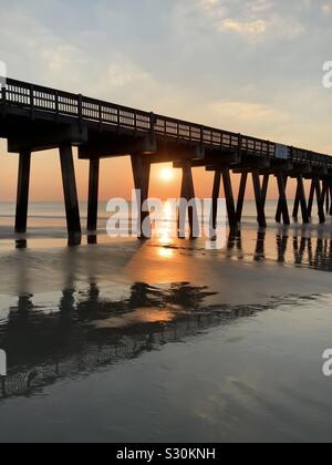 Lever du soleil à Tybee Island Banque D'Images