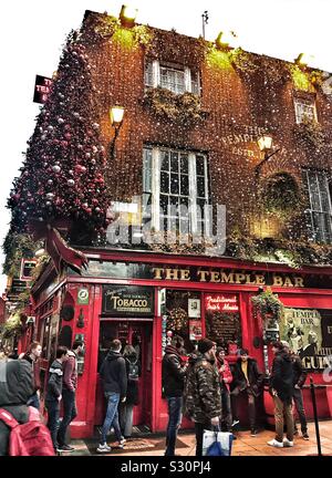 Le Temple Bar, Dublin en Irlande à Noël Banque D'Images