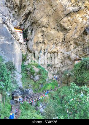 Sur le chemin vers le Monastère du nid du tigre au Bhoutan. Banque D'Images