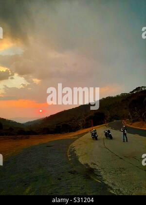 Rb, visiter l'Australie, en vélo, par le biais de Gippsland, Cann River, Cooma, Corryong, voyageur, biker. Des motos, de l'Australie, le tourisme, Banque D'Images