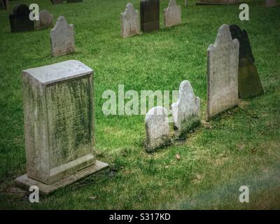 Le cimetière de l'église Saint Pauls, dans le quartier financier, abrite d'anciennes tombes et pierres tombales anciennes, New York, États-Unis Banque D'Images