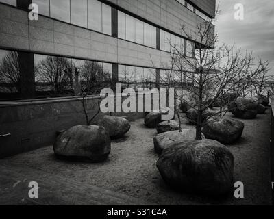 Jardin de pierres sur le musée du patrimoine juif dans la région de Battery Park, NYC, installation permanente par Andy Goldsworthy Banque D'Images