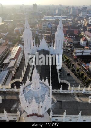 Basilique Notre Dame de Dolours syro-malabare Eglise en Thrissur, Inde. Banque D'Images