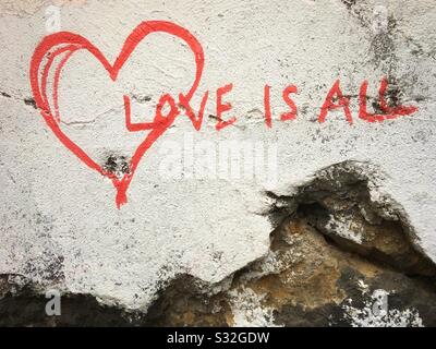L'amour est tout Graffiti Banque D'Images