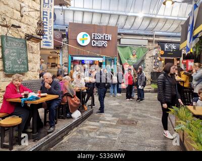 Le quartier animé du marché Mahane Yehuda à Jérusalem. Banque D'Images