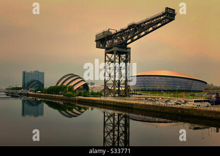 Clyde Auditorium (Armadillo), Finneston Crane et SSE Hydro, qui fait partie du Scottish Event Campus, sur la rivière Clyde à Glasgow, Écosse. Banque D'Images