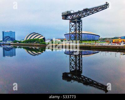 Clyde Auditorium (Armadillo), Finneston Crane et SSE Hydro, qui fait partie du Scottish Event Campus, sur la rivière Clyde à Glasgow, Écosse. Banque D'Images