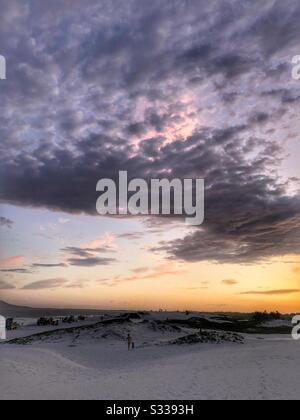 Coucher De Soleil À Cabo Frio, Brésil. Banque D'Images