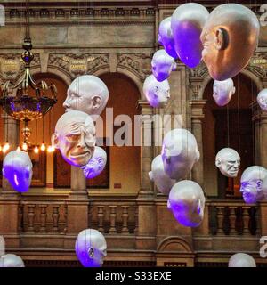 Têtes Flottantes À Kelvingrove Art Gallery Glasgow, Écosse. Banque D'Images