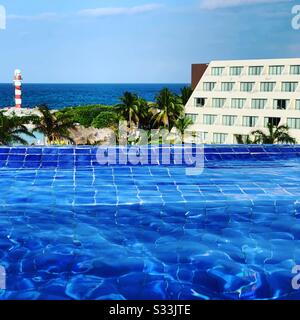 Vue Depuis La Piscine Infinity Pour Adultes Seulement, Hyatt Ziva, Cancun, Quintana Roo, Yucatan Peninsula, Mexique Banque D'Images