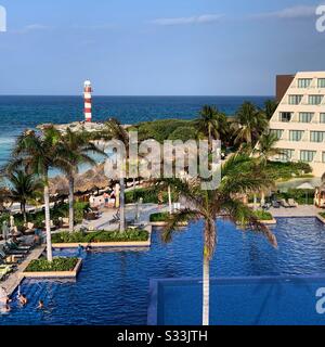 Vue Depuis La Piscine Infinity Pour Adultes Seulement, Hyatt Ziva, Cancun, Quintana Roo, Yucatan Peninsula, Mexique Banque D'Images