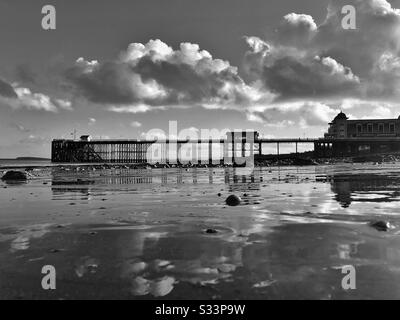 Jetée de Penarth, Pays de Galles du Sud, Royaume-Uni, fin d'après-midi, mars, marée basse. Banque D'Images